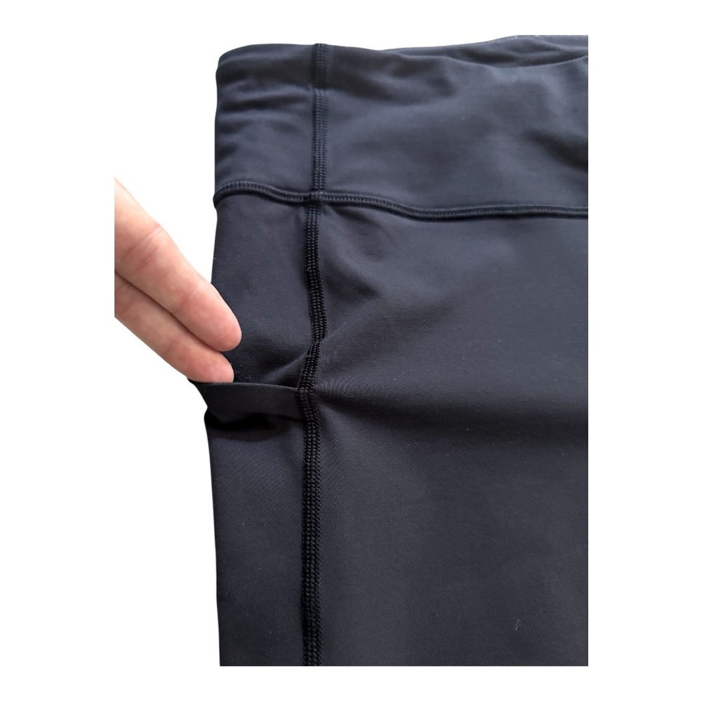 Women’s Lululemon Cropped Navy Blue Leggings! Size 4! - Picture 4 of 9